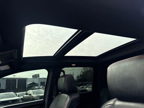 Used 2021 Nissan Titan PRO-4X w/ Pro-4x Convenience Package image 21