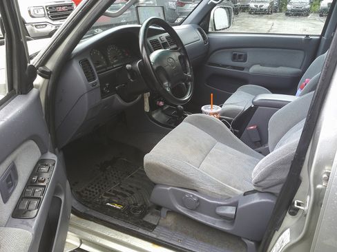 Used 2000 Toyota 4Runner SR5 AWD/4WD image 16