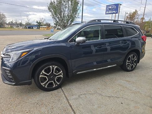 Used 2023 Subaru Ascent Limited w/ Technology Package image 4