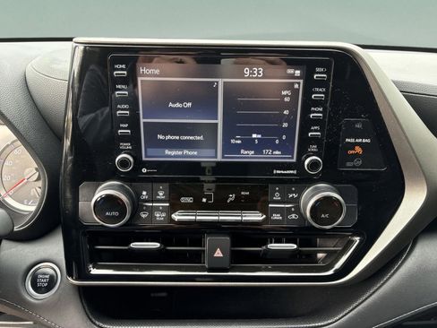 Used 2021 Toyota Highlander L image 20