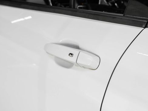 Used 2019 Chevrolet Equinox LS w/ LPO, Cargo Package FWD image 40