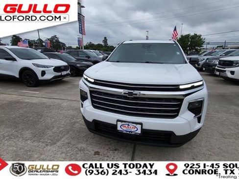 Used 2024 Chevrolet Traverse LT FWD image 3