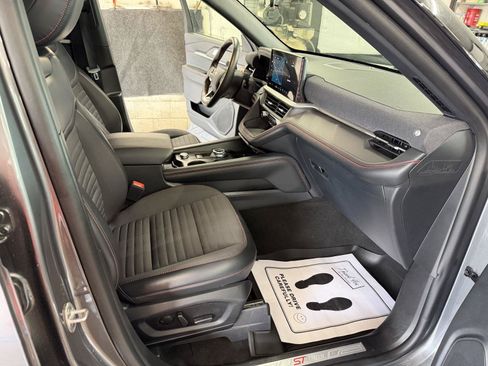 Certified 2025 Ford Explorer ST-Line w/ ST-Line Street Pack AWD/4WD image 30