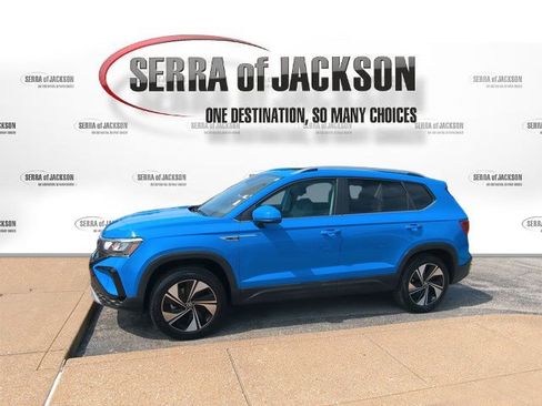 Used 2024 Volkswagen Taos SE AWD/4WD image 5