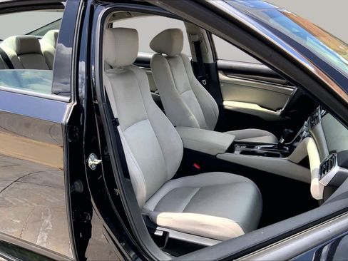 Used 2018 Honda Accord LX image 9