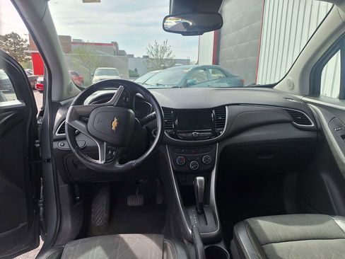 Used 2019 Chevrolet Trax LT w/ LT Convenience Package image 13