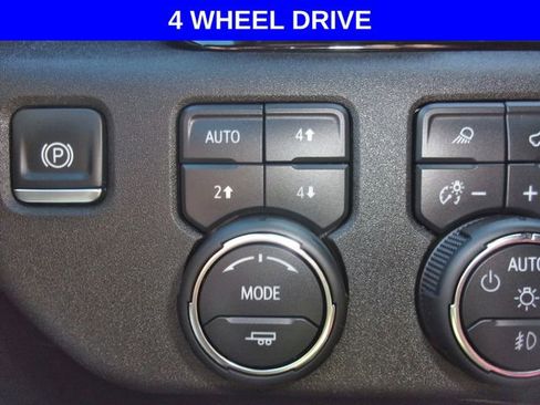 Used 2025 Chevrolet Silverado 2500 High Country w/ Technology Package AWD/4WD image 15