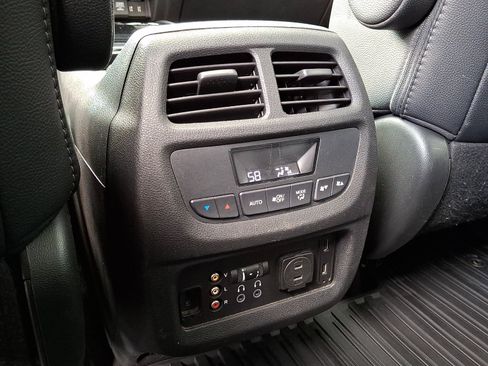 Used 2017 Honda Pilot Touring image 15
