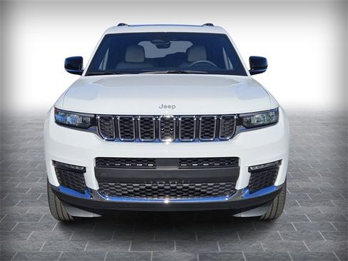 Used 2025 Jeep Grand Cherokee L Limited image 2