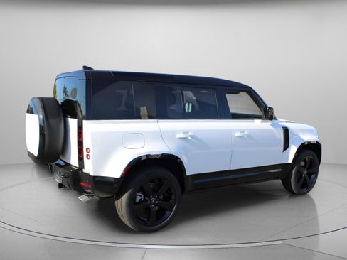 New 2025 Land Rover Defender 110 X-Dynamic SE image 4