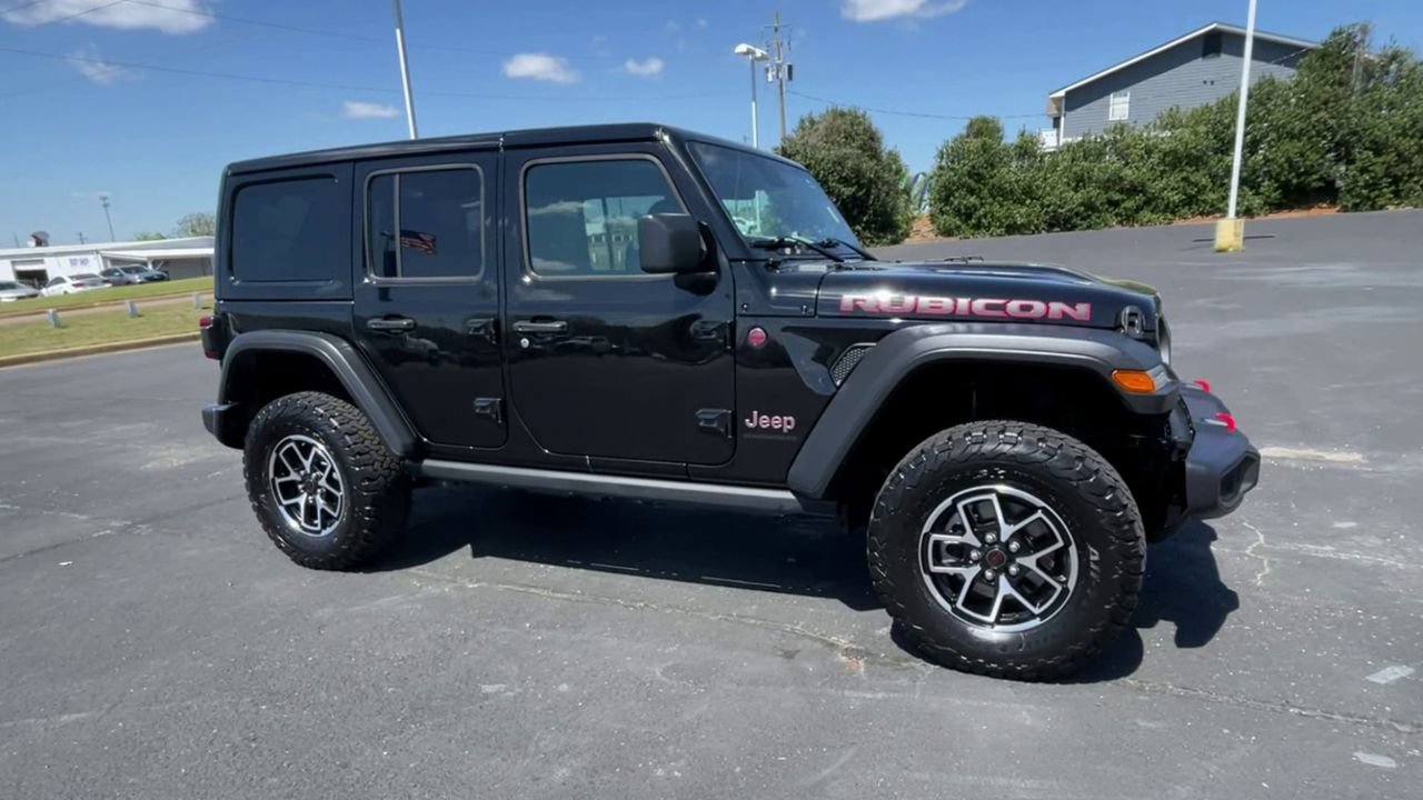 Used 2025 Jeep Wrangler Unlimited Rubicon AWD/4WD image 2