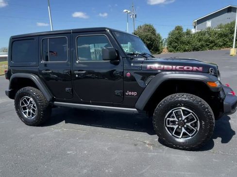 Used 2025 Jeep Wrangler Unlimited Rubicon image 2