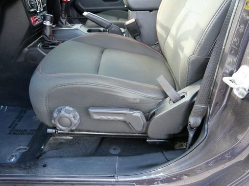 Used 2021 Jeep Wrangler Unlimited Rubicon image 24