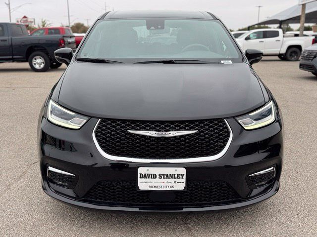 Used 2025 Chrysler Pacifica Select FWD image 2