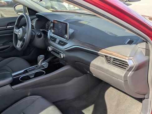 Used 2024 Nissan Altima 2.5 SV FWD image 29