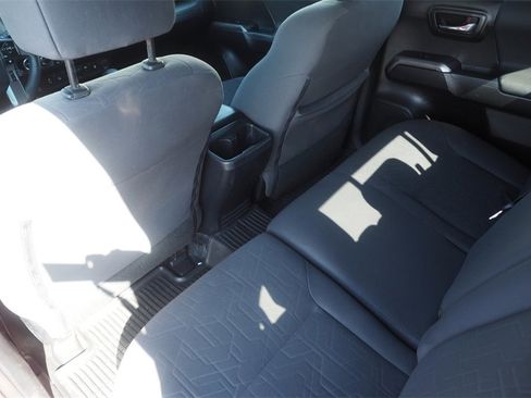 Used 2018 Toyota Tacoma TRD Off-Road w/ Technology Package image 17