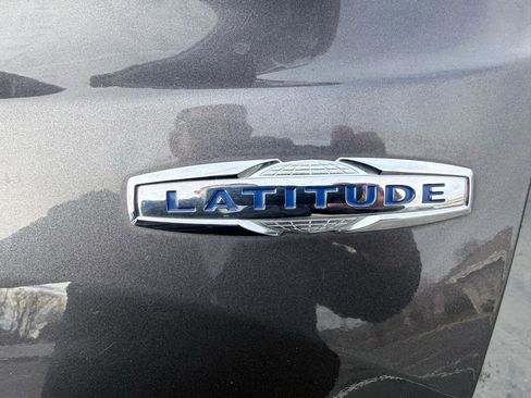 Used 2018 Jeep Renegade Latitude image 12