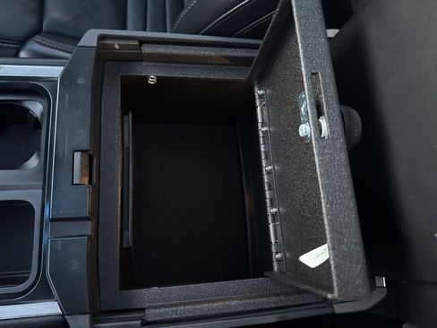 Used 2024 Ford F350 Platinum image 28