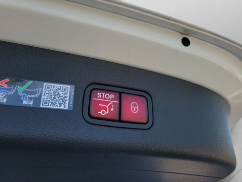 Used 2026 Mercedes-Benz GLC 300 image 29