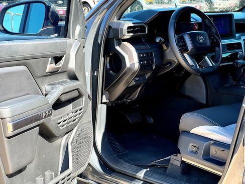 Used 2024 Toyota Tacoma TRD Off-Road image 8