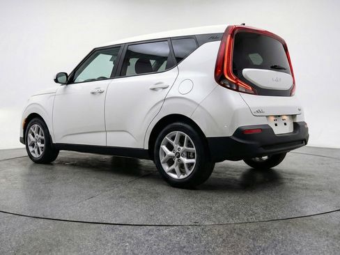 Used 2025 Kia Soul LX w/ LX Technology Package image 6