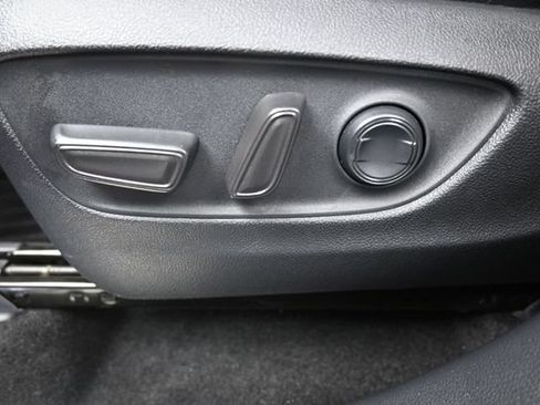 Used 2023 Toyota Highlander Limited FWD image 31