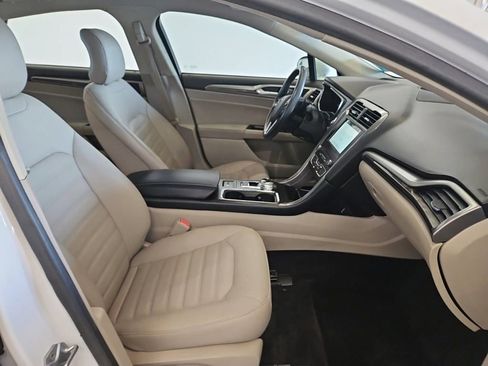 Used 2017 Ford Fusion SE w/ Fusion SE Technology Package FWD image 13