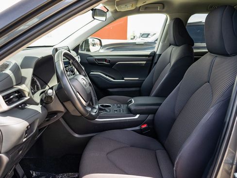 Certified 2025 Toyota Highlander LE AWD/4WD image 17