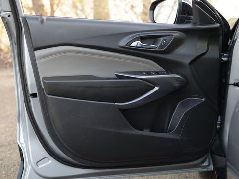 Used 2024 Chevrolet Trax ACTIV w/ Sunroof Package image 25