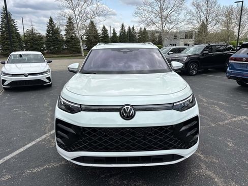 New 2026 Volkswagen Tiguan SEL R-Line AWD/4WD image 2