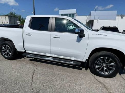 Used 2024 Chevrolet Silverado 1500 LT AWD/4WD image 3