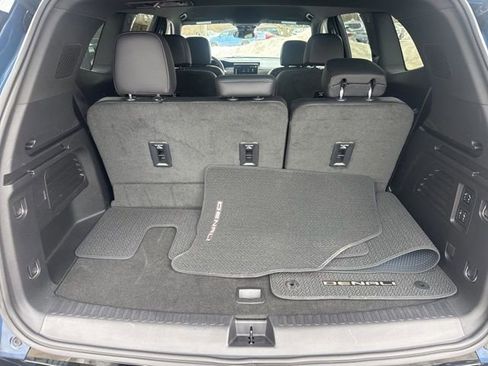 Used 2024 GMC Acadia Denali image 36