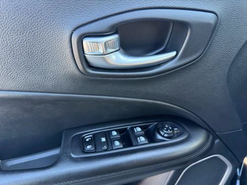 Used 2020 Jeep Compass Latitude FWD image 12