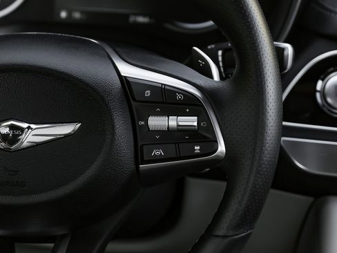 Used 2023 Genesis G70 2.0T image 22