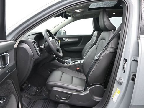 New 2025 Volvo XC40 B5 Core w/ Protection Package Premier image 22