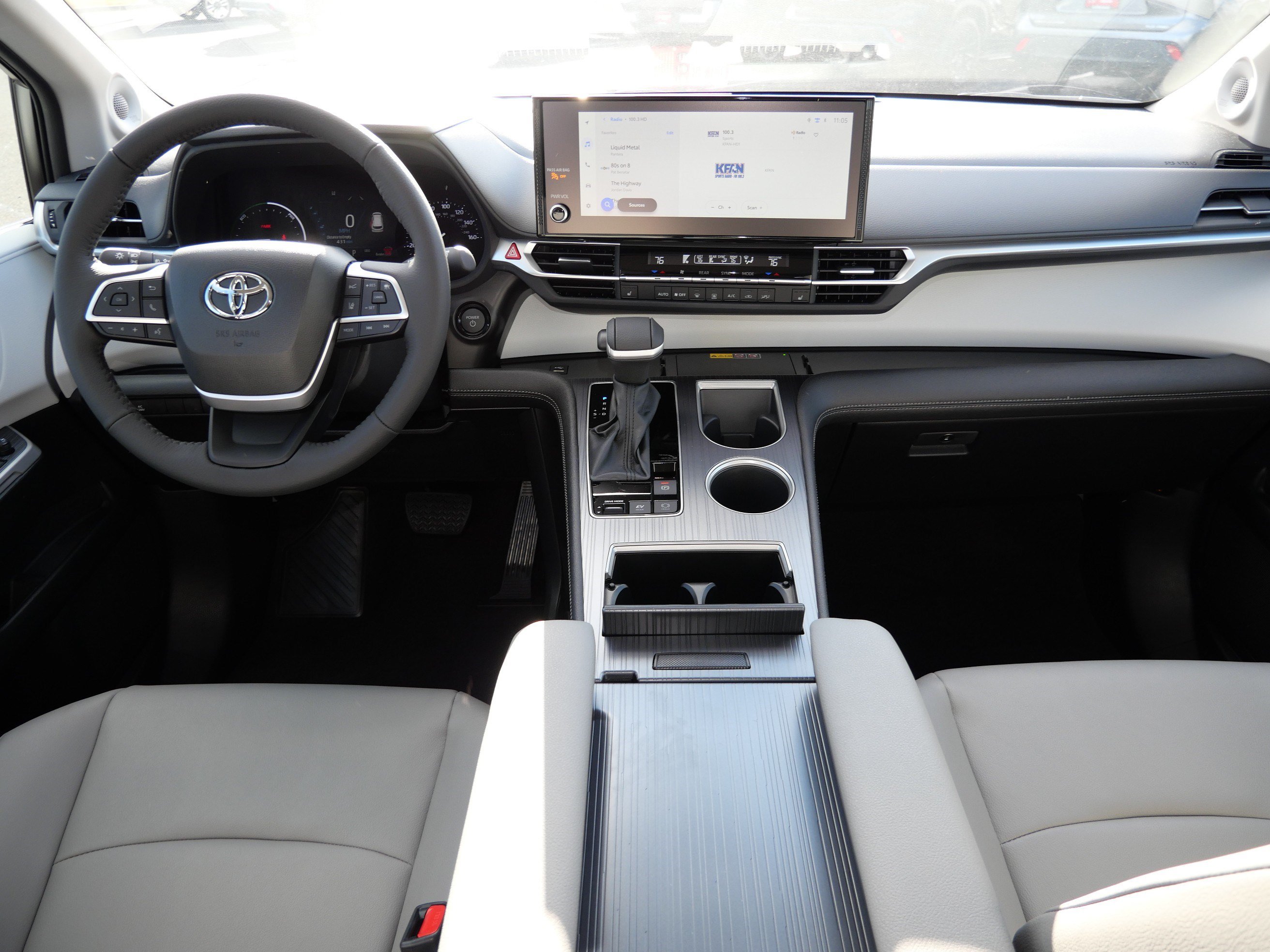 Certified 2026 Toyota Sienna XLE FWD image 10
