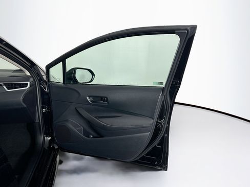 Used 2025 Toyota Corolla LE image 30