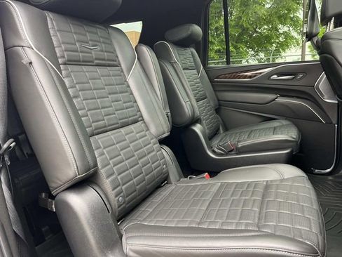 Used 2023 Cadillac Escalade ESV Sport Platinum image 29