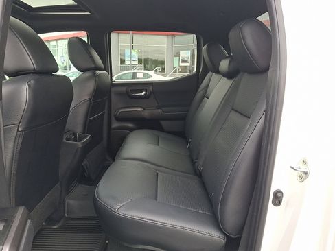 Used 2023 Toyota Tacoma TRD Off-Road w/ TRD Premium Off Road Package AWD/4WD image 11