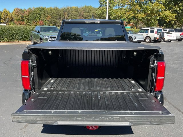 Used 2025 Toyota Tacoma SR5 AWD/4WD image 10