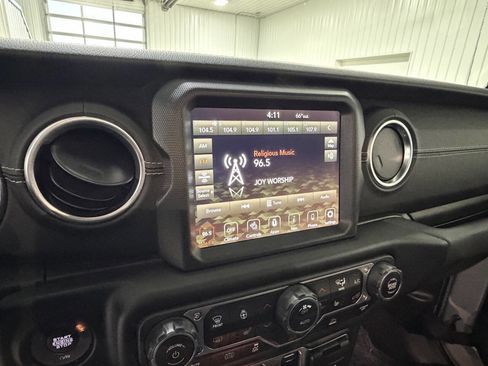 Used 2023 Jeep Wrangler Unlimited Sahara w/ Cold Weather Group image 30