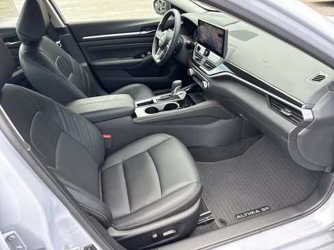 Used 2023 Nissan Altima 2.5 SR w/ SR Premium Package FWD image 31