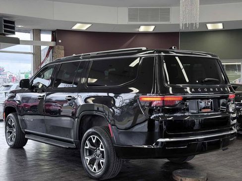 Used 2024 Jeep Wagoneer L Series III w/ Flexible Seating Group image 8