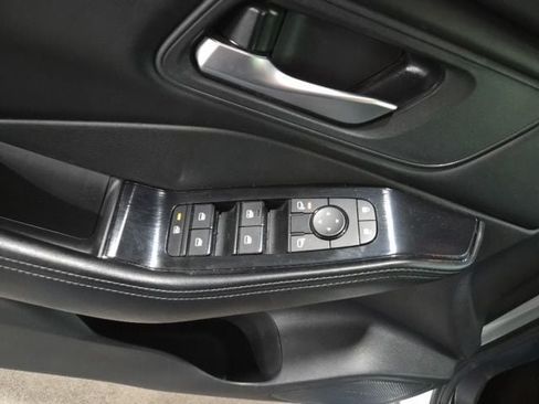 Used 2024 Nissan Rogue SV AWD/4WD image 16