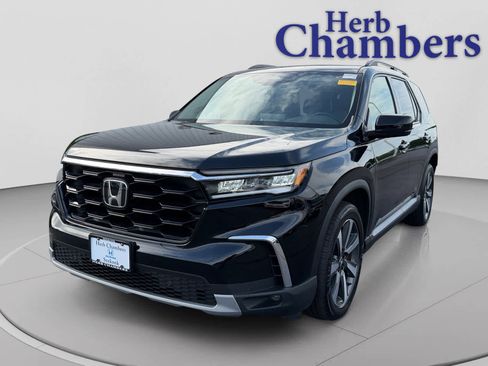 Used 2023 Honda Pilot Touring image 11