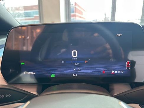 New 2026 Chevrolet Equinox EV LT image 18