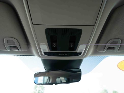 Used 2024 Honda Pilot Touring image 18