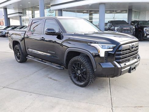 Used 2024 Toyota Tundra Limited AWD/4WD image 8