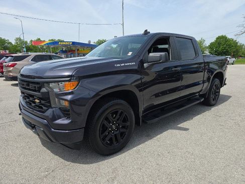 Used 2023 Chevrolet Silverado 1500 Custom RWD image 2