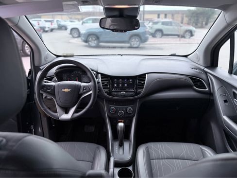 Used 2022 Chevrolet Trax LT w/ LT Convenience Package image 33